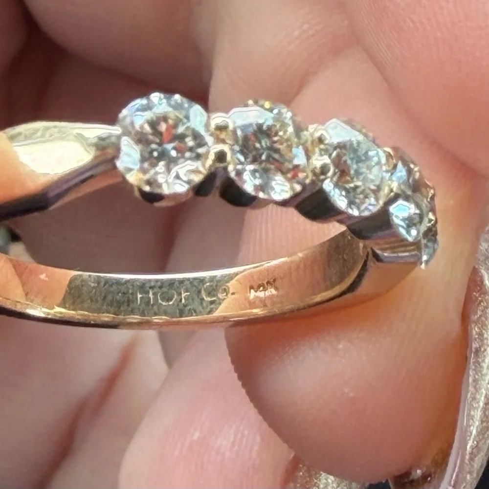 Elegant Gold and diamond Women's Ring - Picture 2 of 4